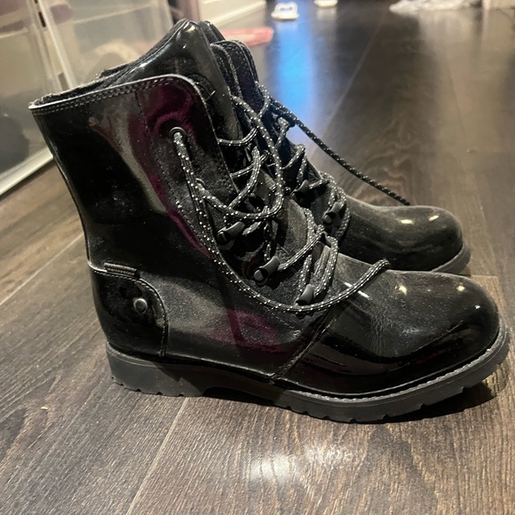 North face boots - Picture 3 of 4